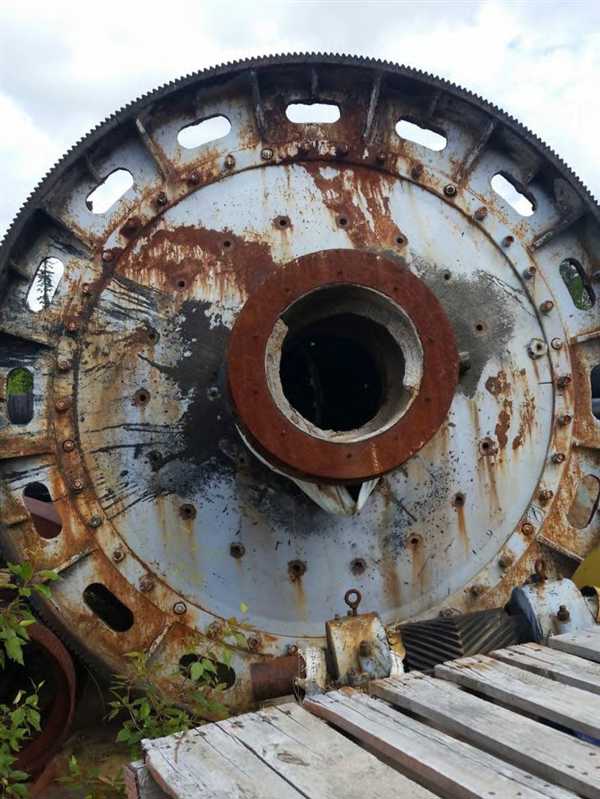 CANADIAN ALLIS CHALMERS 8' x 10' (2.4m x 3m) Ball Mill with 400 HP Motor